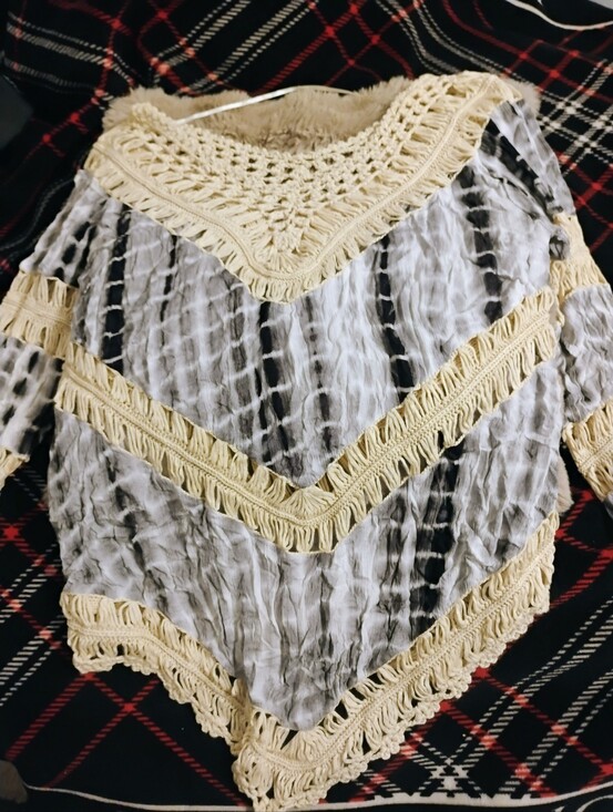 Umgee Tops - Womens Rare Cream Crochet And Black White And Gray Tie Dye Top U.S. Size Small